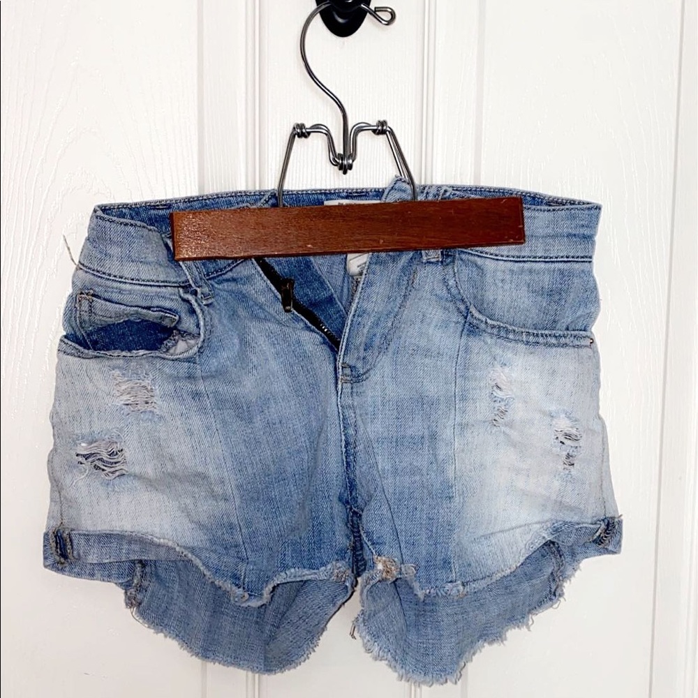 Light wash Ripped jean shorts